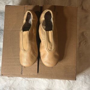 🔥5/$55 TAN JAZZ SHOES